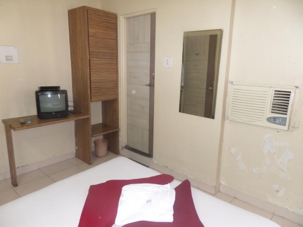 Hotel Sai Ratna 纳西克 客房 照片
